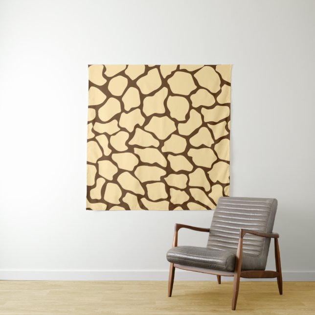 Brown Giraffe Pattern – Minimal Animal Print Wandteppich (Beispiel (Horizontal))