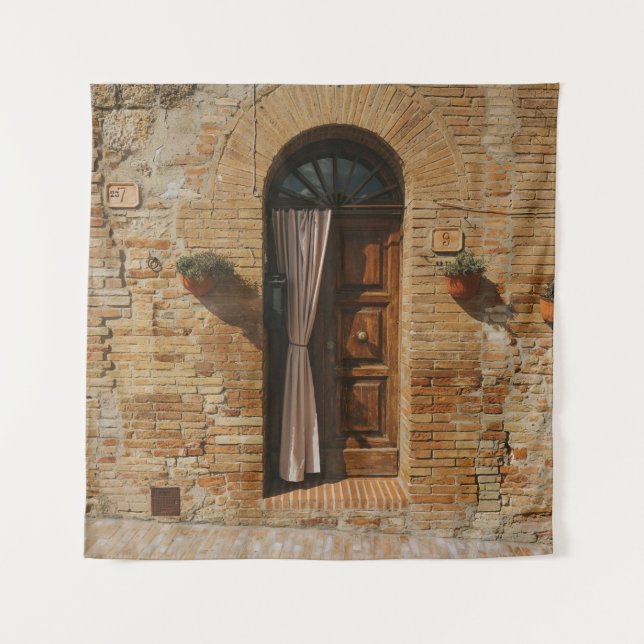 BROWN HOLZTÜR AUF BROWN BRICK WALL WANDTEPPICH (Vorderseite)