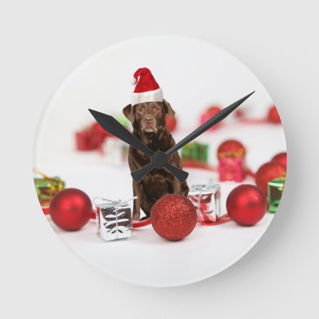 Brown Labrador Dog Christmas w Geschenke Weihnacht Runde Wanduhr (Vorderseite)
