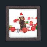 Brown Labrador Dog Christmas w Geschenke Weihnacht Schachtel<br><div class="desc">Ein niedlicher Labrador Hund sitzend mit Weihnachtsschmuck und Geschenken mit Weihnachtsmannmütze. Ein perfekter Weg Weihnachten zu feiern!</div>
