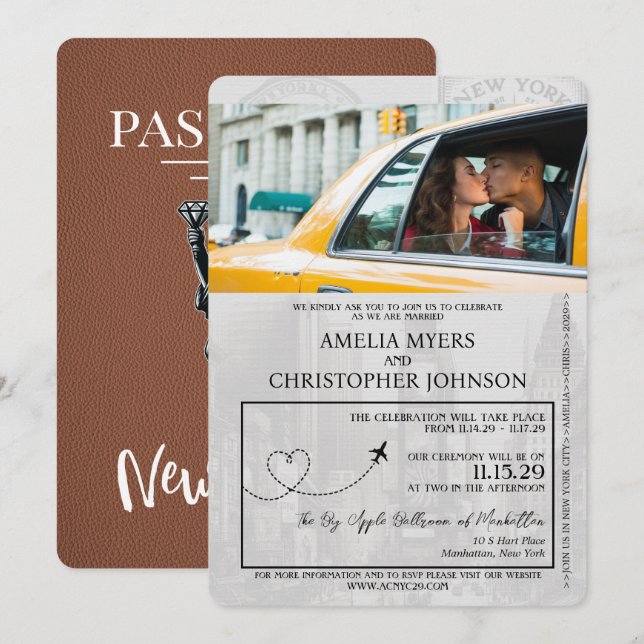 Brown New York City Passport Wedding Einladung (Vorne/Hinten)