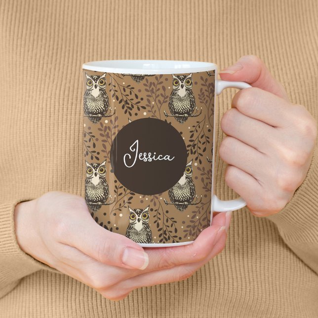 Brown Owl Illustriert Woodland Muster Kaffeetasse (Woodland Owls with Custom Name Tall Mug)