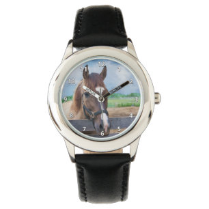 Brown-Pferd mit dem Halter Armbanduhr