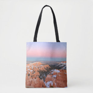 BROWN ROCKY BERG UNTER BLAUEM HIMMEL