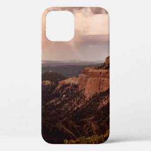 BROWN ROCKY BERG UNTER SCHÖNEM HIMMEL WÄHREND DES Case-Mate iPhone HÜLLE