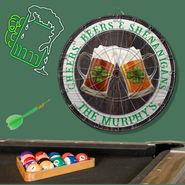 Brown Rustic Wood Cheers Beers Shenanigans Irish Dartscheibe (Von Creator hochgeladen)