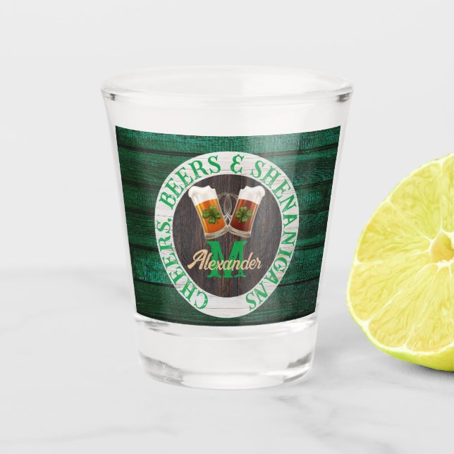 Brown Rustic Wood Cheers Beers Shenanigans Schnapsglas (Vorderseite)