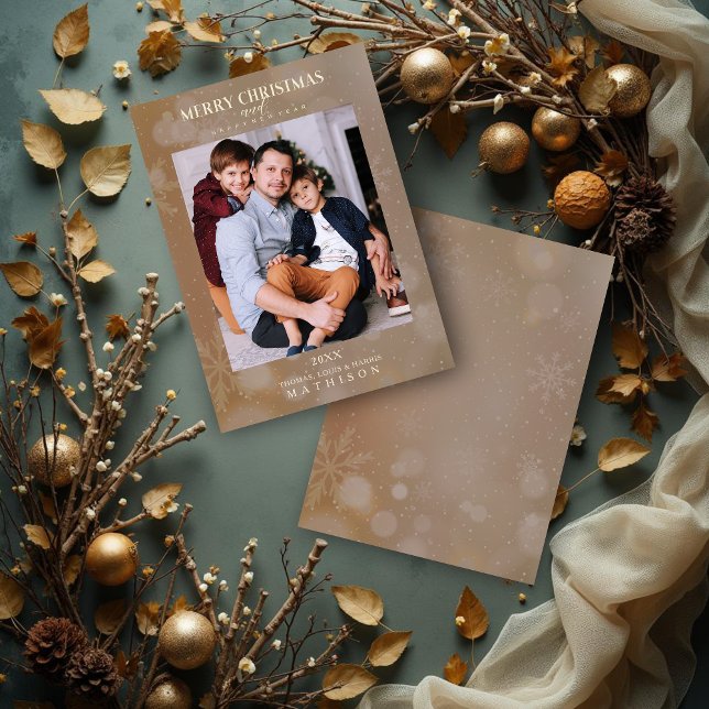 Brown Snowflake Weihnachten Modern Custom Foto (Stylish Brown Snowflakes Christmas Modern Photo Family Holiday Cards.)