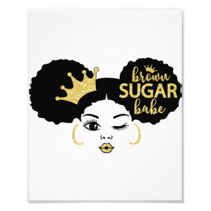 Brown Sugar Babe in Schwarz und Gold Fotodruck