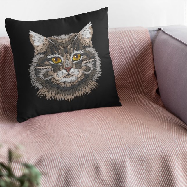 Brown White Black Tom Cat Kissen (Von Creator hochgeladen)