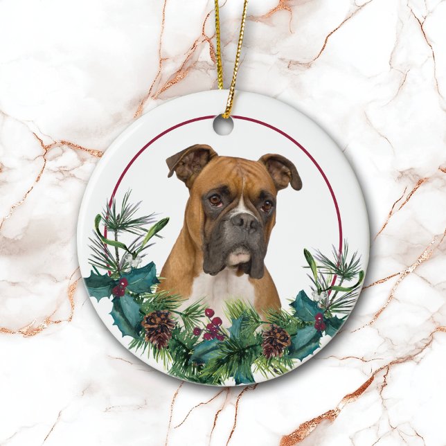 Brown White Boxer Dog Evergreen Kranz Keramik Ornament (Von Creator hochgeladen)