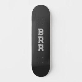 BRR-Logo Grau Buchstaben schwarzer Hintergrund Skateboard