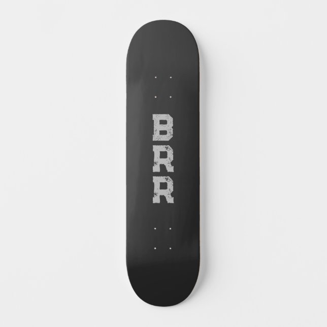 BRR-Logo Grau Buchstaben schwarzer Hintergrund Skateboard (Vorderseite)