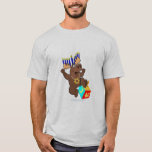 Bruce die Chanukah Elche T-Shirt<br><div class="desc">hat nichts auf Bruce!  Prüfung Bruce die Chanukka-Elche,  die über sein dradle,  seine menorah Geweihe und seinen Davidsstern Goldhalskette schaukelnd springen.  Fantastisches Feiertagst-shirt.  glückliches Chanukah!</div>