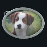 Bruce the Border Collie Puppy, Gürtelschnalle<br><div class="desc">In einer Ölfarbe abgebildet ist ein brauner und weißer Border Collie Welpe namens Bruce.</div>