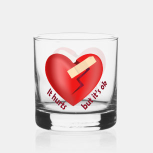 Brüchendes Herz geheilt mit Pflaster und Zitat zum Whiskyglas