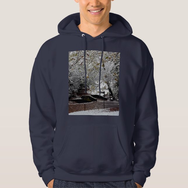 Brücke, im Schnee Hoodie (Vorderseite)