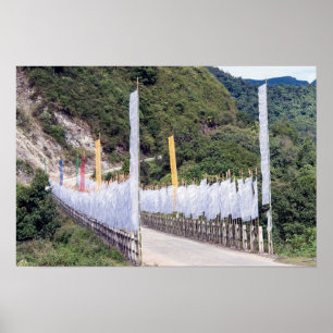 Brücke mit buddhistischen Gebetsfahnen - Bhutan Poster
