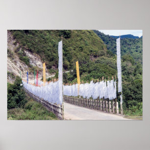 Brücke mit buddhistischen Gebetsflaggen - Bhutan Poster
