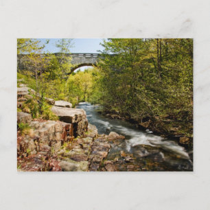 Brücke über Fluss Postkarte