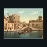 Brücke und Kanal, Venedig Postkarte<br><div class="desc">Fotomechanischer Ausdruck einer Brücke und eines Kanals in Venedig, Italien, die gegen Ende des 19. Jahrhunderts aufgenommen wurde. Das Foto zeigt eine Bogenbrücke über den Kanal mit einer Gondel, die sich zur Brücke bewegt, und zeigt auch die schöne alte Architektur der Zeit in Venedig. Foto mit freundlicher Genehmigung der Kongressbibliothek...</div>