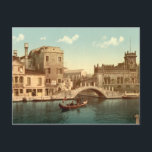 Brücke und Kanal, Venedig Postkarte<br><div class="desc">Fotomechanischer Ausdruck einer Brücke und eines Kanals in Venedig, Italien, die gegen Ende des 19. Jahrhunderts aufgenommen wurde. Das Foto zeigt eine Bogenbrücke über den Kanal mit einer Gondel, die sich zur Brücke bewegt, und zeigt auch die schöne alte Architektur der Zeit in Venedig. Foto mit freundlicher Genehmigung der Kongressbibliothek...</div>