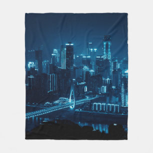 Brücke und städtische Architektur bei Nacht in Cho Fleecedecke