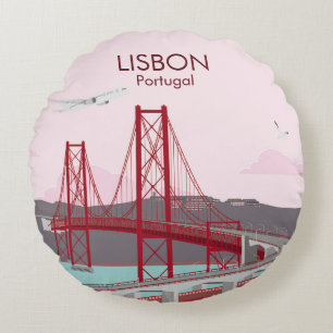Brücke von Lissabon über den Fluss Tagus im Vintag Rundes Kissen