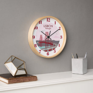 Brücke von Lissabon über den Fluss Tagus im Vintag Uhr