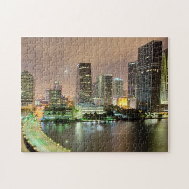 Brückenführungen über Wasserstraße nach im Puzzle (Horizontal)