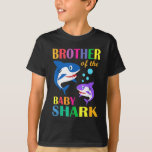 Bruder des Baby Birthday Shark Brother Shark  T-Shirt<br><div class="desc">Bruder des Baby Geburtstagshai Brother Hai Weihnachtsfest T - Shirt</div>