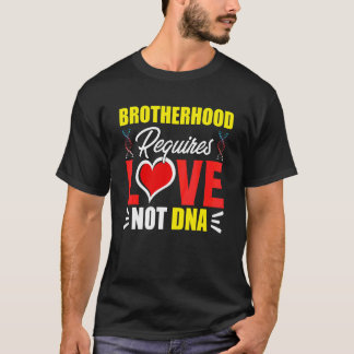 Brüderschaft erfordert Liebe, nicht DNA Stiefbrude T-Shirt