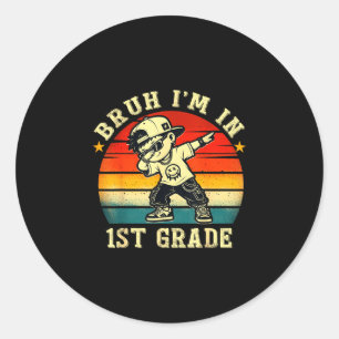 Bruh in der 1. Klasse lustiger erster Schultag Jun Runder Aufkleber