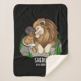 Bruin jongetje die een leeuw knuffelt sherpadecke