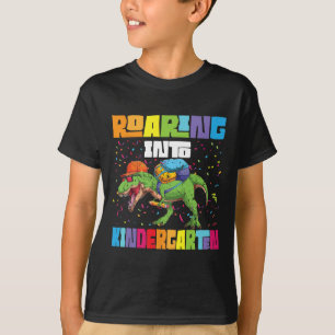 Brüllender Kindergarten Dinosaurier T Rex auf dem T-Shirt