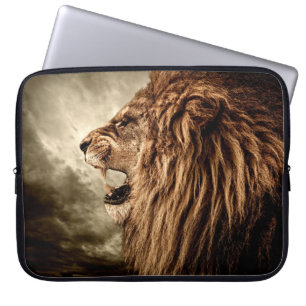 Brüllender Löwe: Majestätische Vintage-Kunst. Laptopschutzhülle