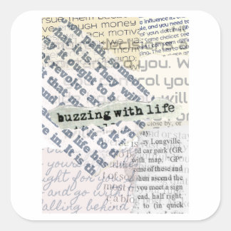 Brummend vor Leben Verblasste Typografie Collage Quadratischer Aufkleber