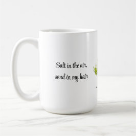 Brünette Meerjungfrau mit Tasse des Starfish-Kaffe