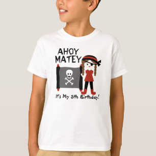 Brünettes Mädchen-Party mögen ein T-Shirt