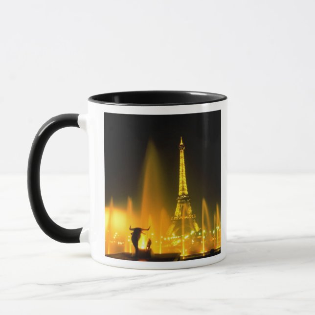 Brunnen am weltberühmten Eiffelturm Paris Tasse (Links)