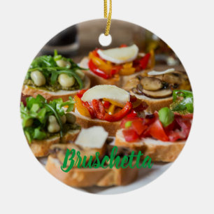 Bruschetta Antipasti mit Bohnen und Arugula, Keramik Ornament