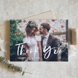 Brush Hand Lettering Wedding Foto Dankeskarte<br><div class="desc">Vielen Dank an die Familie und Freunde mit diesem anpassbaren Foto danke Ihnen Karte. Es zeichnet sich durch eine Pinselhandschrift aus. Personalisieren Sie Ihre Fotos und Details. Dieses Foto Dankeschön-Karte ist ideal für Hochzeiten,  Abschlüsse,  Geburtstage und andere Veranstaltungen.</div>