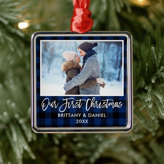 Brush Script Blue Kariert Couple First Christmas Ornament Aus Metall (Baum)