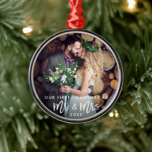 Brush Script Erste Weihnachten als Mr. & Mrs. Wedd Ornament Aus Metall