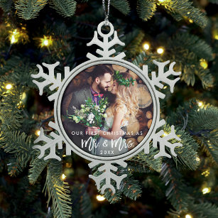 Brush Script Erste Weihnachten als Mr. & Mrs. Wedd Schneeflocken Zinn-Ornament