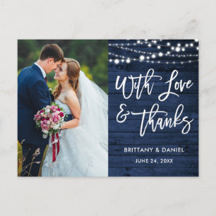 Brush Script Rustic Blue Wood Liebe Dank Hochzeit Postkarte