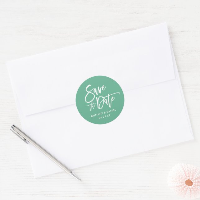 Brush-Script Save the Date Neo Mint Umschlag Aufkl Runder Aufkleber (Umschlag)