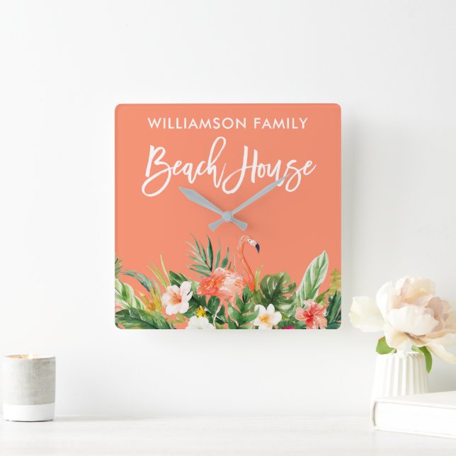 Brush Script Tropical Coral Floral Beach House Quadratische Wanduhr (Zuhause)