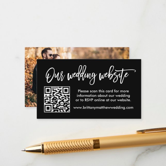 Brush Script Wedding Website QR Foto Black Begleitkarte (Vorderseite/Rückseite Beispiel)