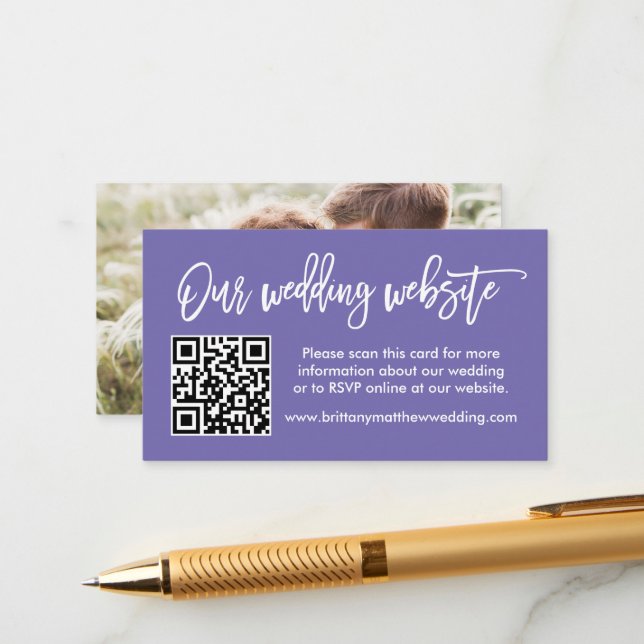 Brush Script Wedding Website QR Foto Periwinkle Begleitkarte (Vorderseite/Rückseite Beispiel)